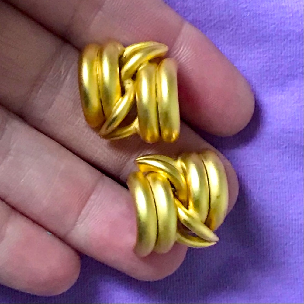 Vintage Artisan Style Goldtone Pierced Earrings Very lightweight.